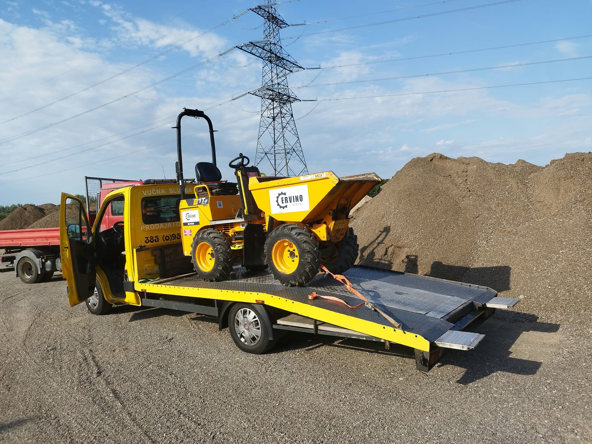 Cervino Rental site dumper loaded on a Nikolić flatbed