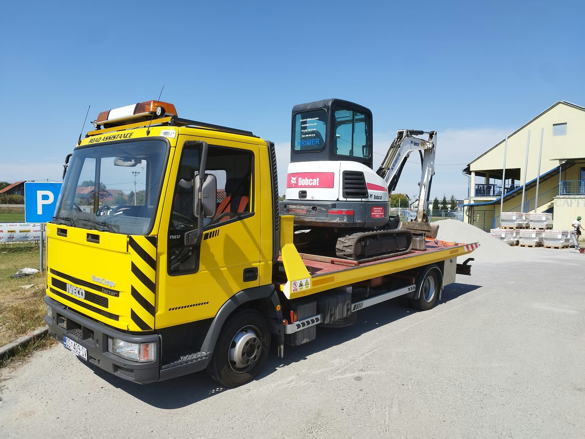 Bobcat mini excavator loaded on a Nikolić flatbed